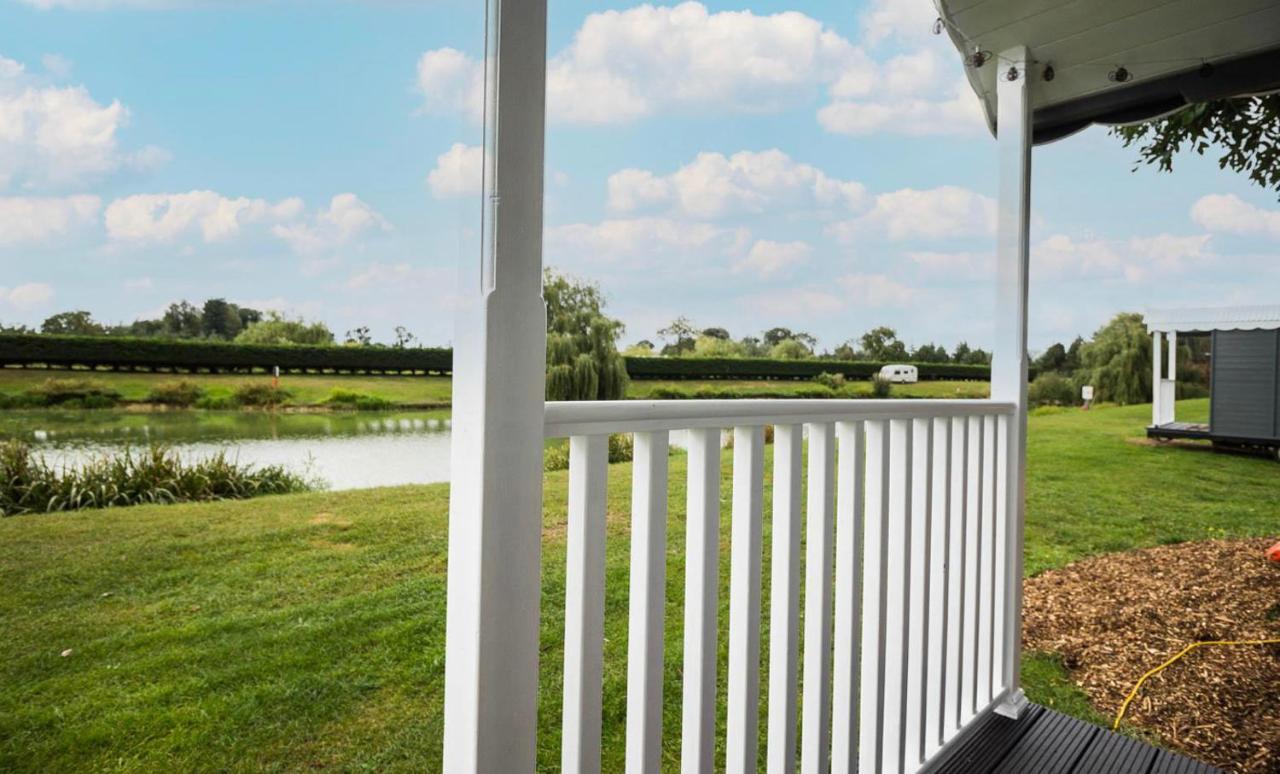 Wildflower Meadow Cabins Whitington Экстерьер фото